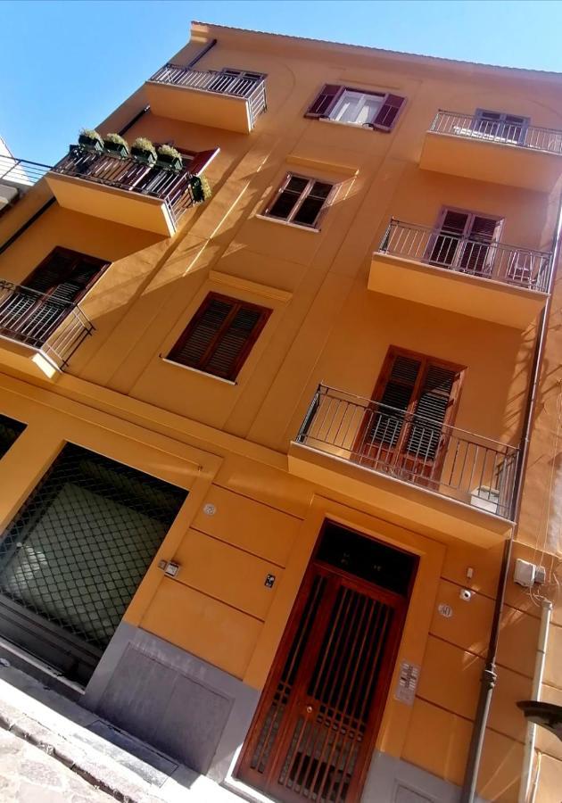 A Due Passi Dal Massimo Apartment Palermo Exterior photo